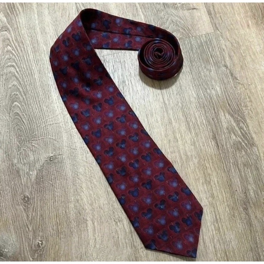 WALT DISNEY WORLD | 100% Silk Burgundy Hidden Mickey Mouse Christmas Tie, Korea